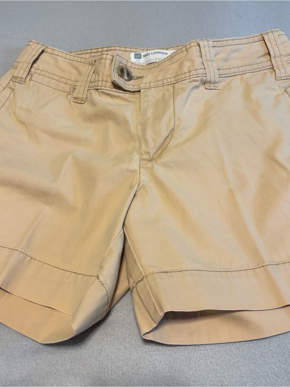 GAP Women's Mid Length Favorite Khaki Tan Mid-Rise Shorts